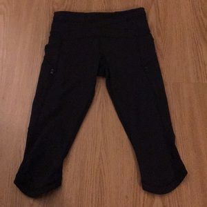 Lululemon black crops size 4